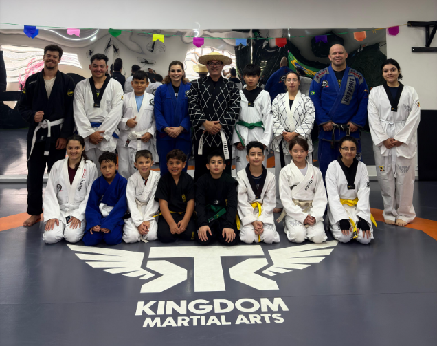 Instrutores da Kingdom em treino